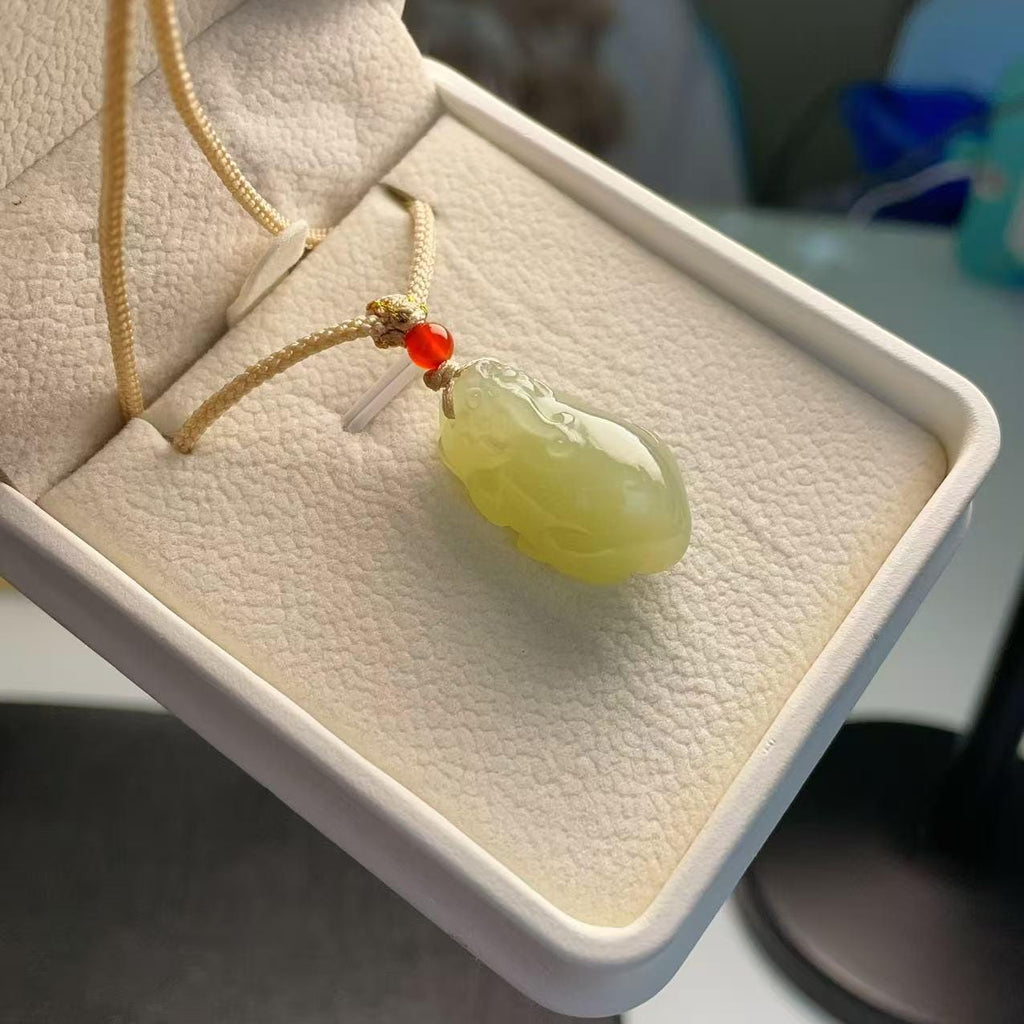Natural Jade Pixiu Pendant Necklace ，Adjustable Chain 26" ， Icy Translucent Green Jade Amulet ， Wealth & Protection Talisman Gift